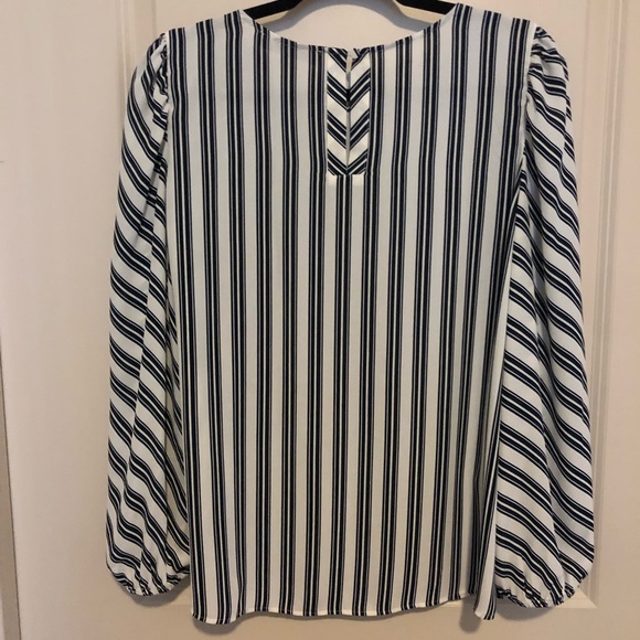NWOT LOFT Pullover Blouse - Picture 2 of 5